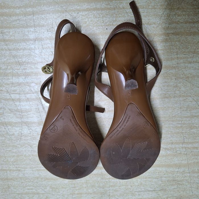 Дамски сандали с тънка подметка и висок ток