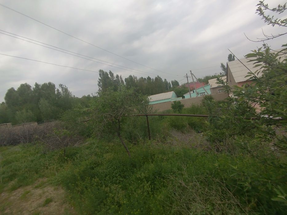 Toshkent viloyati Bekobod shahar 5-uchastkadan uy sotiladi