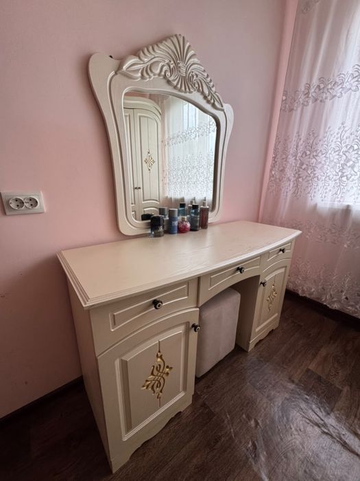 Продам спальный гарнитур