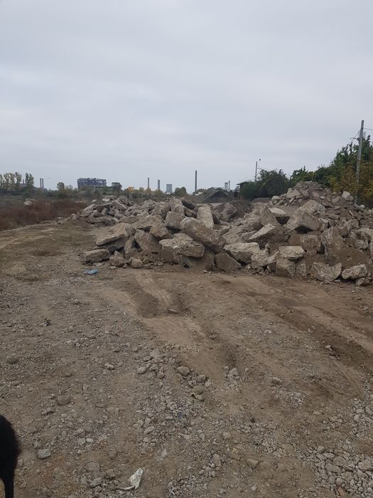 Vand piatra concasata si zgura neagra