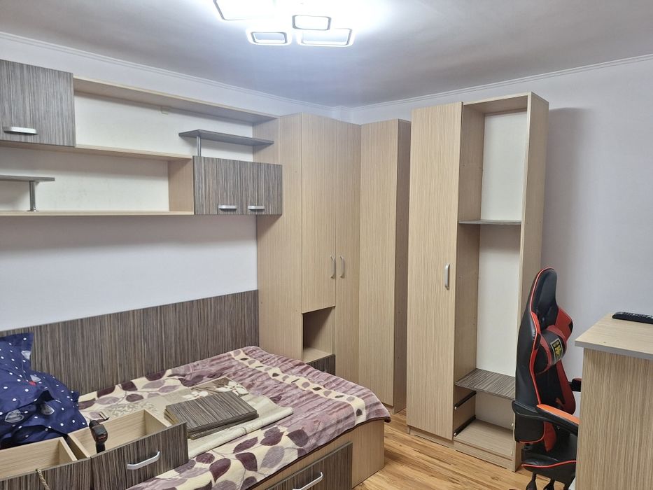 Mobilă dormitor  tineret ,pe colț