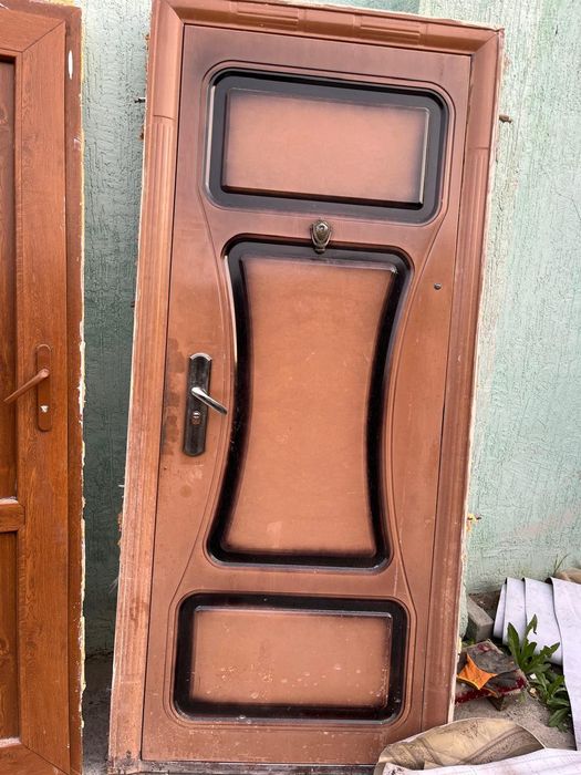 продам  двери  количестве 3