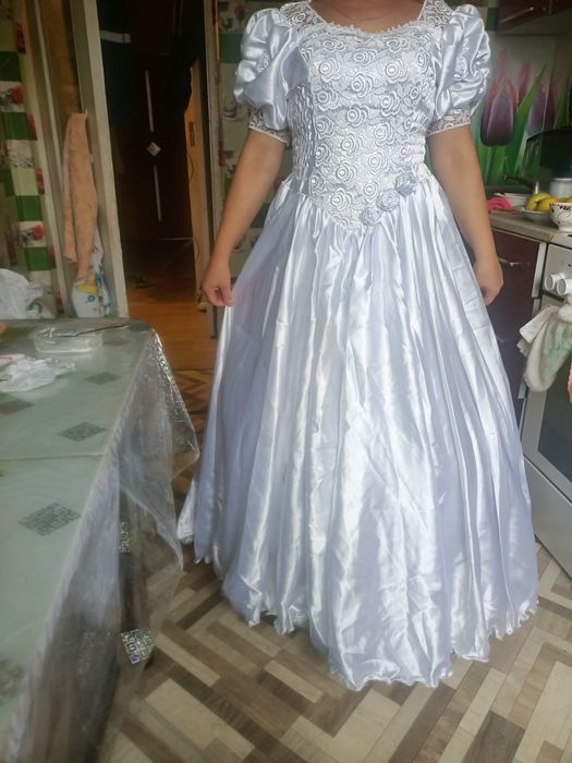 продаю свадебное платье 44рочень красивое