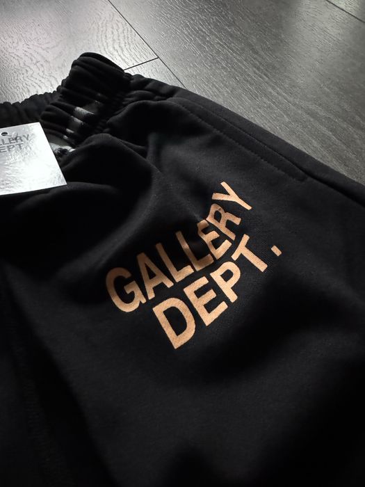 Pantaloni flared Gallery Dept noi