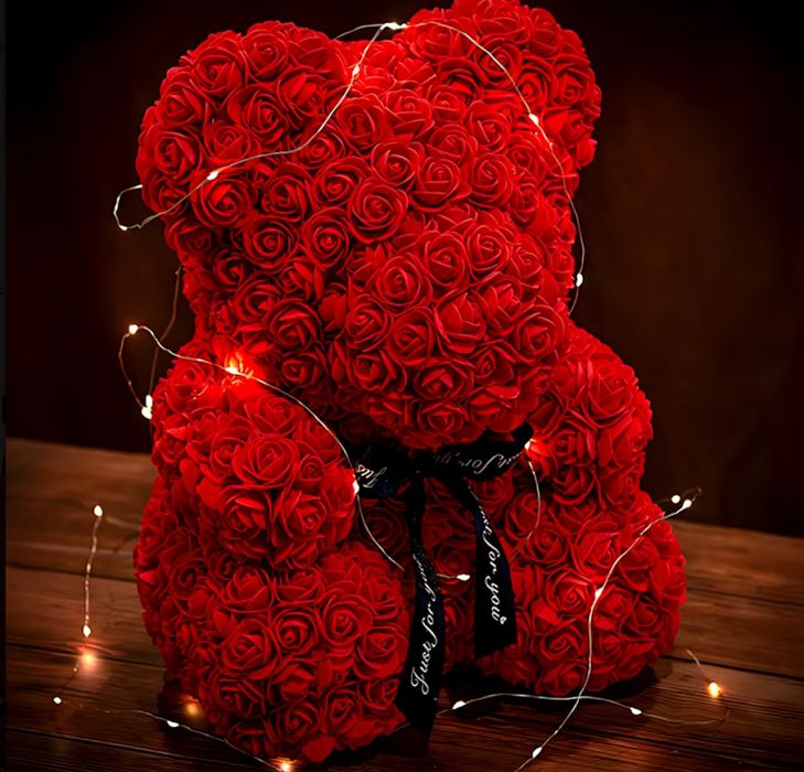 Плюшено мече с LED рози - подарък за мама, момиче, баба - комплект веч