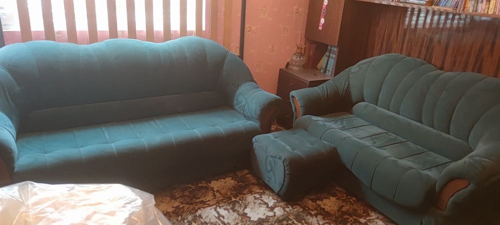 Дивани и табуретка