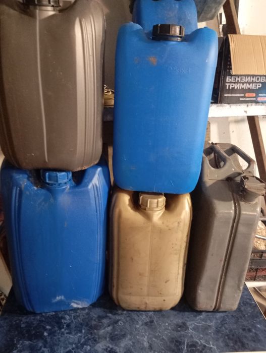 Продам канистры разные.