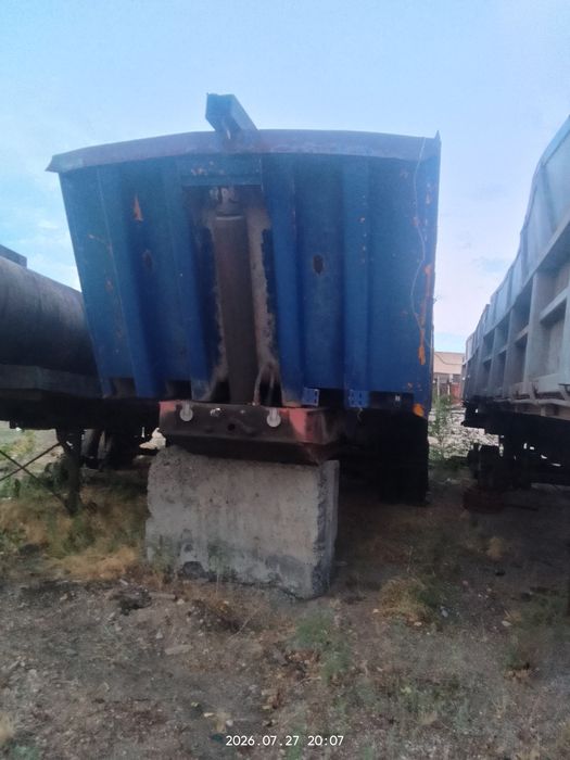 Полуприцеп DAF на ходу