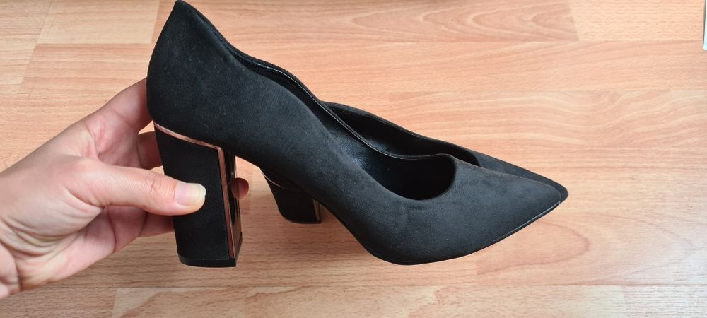 Черни елегантни обувки на висок ток 38 номер