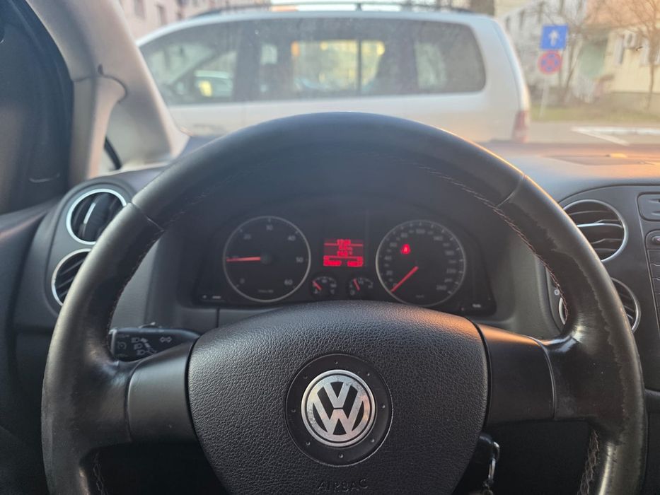 Vând  Golf 5 plus