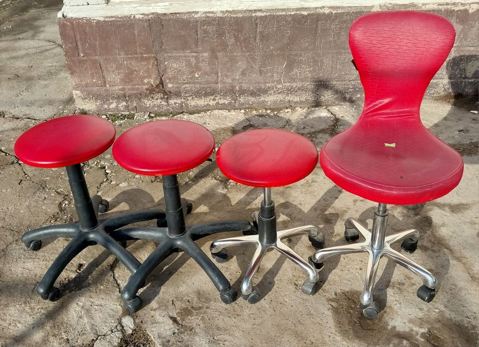 Кресло и стульчики парикмахерские