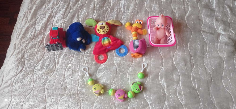 Кукли,плюшени играчки, активна  музикална гимнастика за бебе