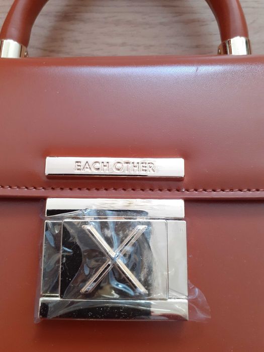 Чисто нова дамска чанта от естествена кожа от Лондон