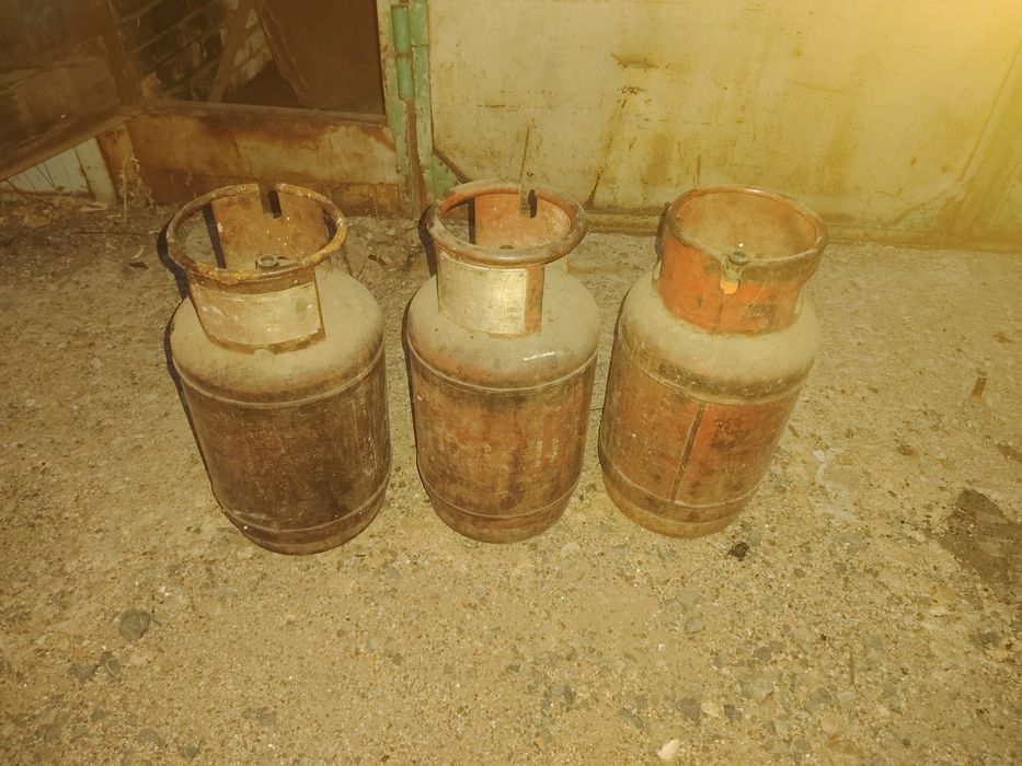 Пустые газовые балоны