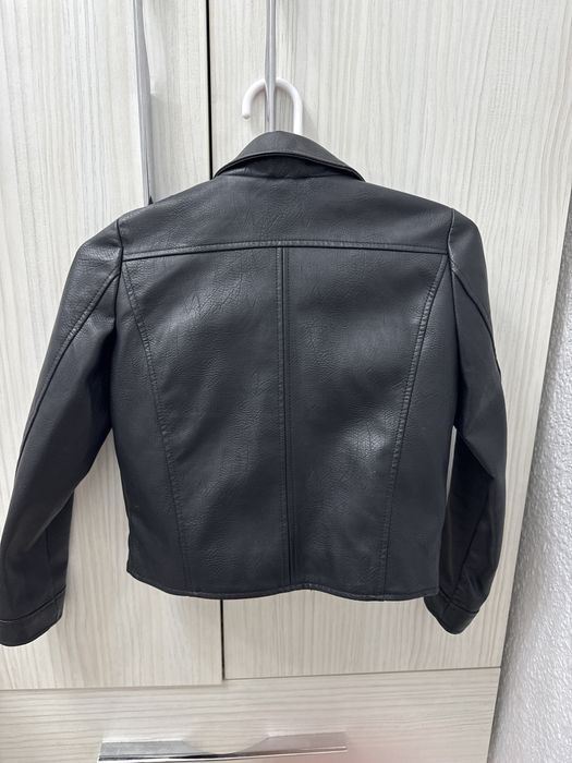 Кожанная куртка на рост 140