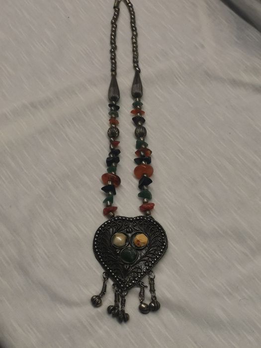 Медальон, кован метал и ахати