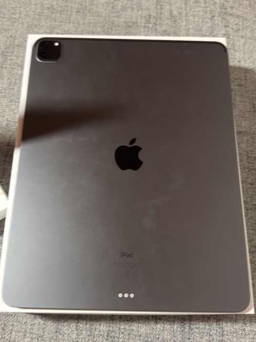 iPad Pro 12.9” 2021 (Gen 5) 128GB + cutie
