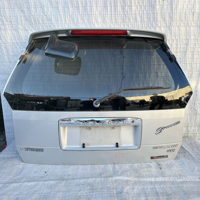 Крышка багажника Mitsubishi Chariot Grandis N84W из Японии
