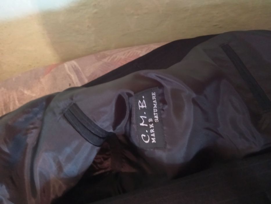 Vând costume bărbați