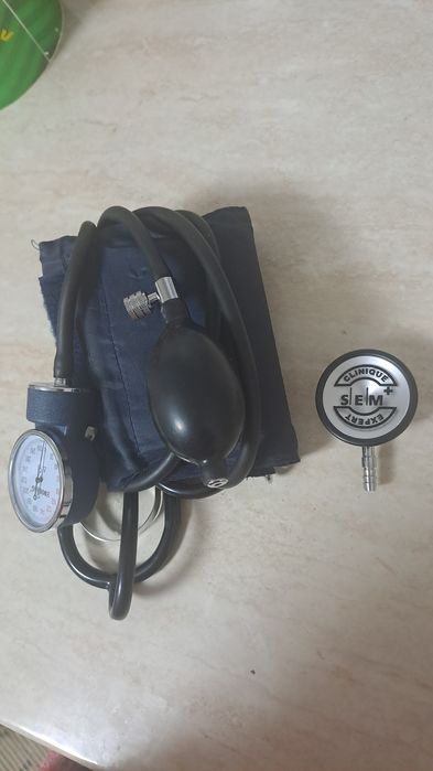 Tensiometru manual cu stetoscop, aparat de tensiune