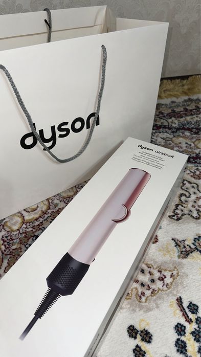 Dyson airstrait