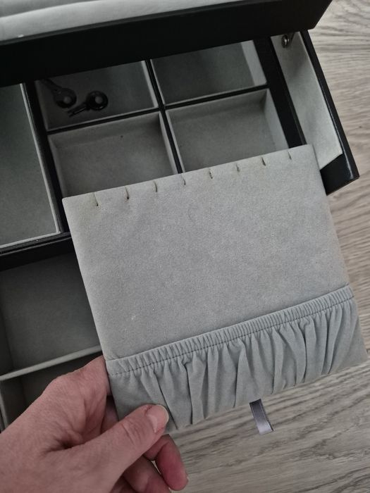 Caseta de bijuterii din piele