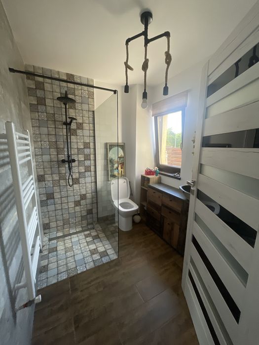 Închiriez casă P+1, complet mobilată și utilată, singur în curte