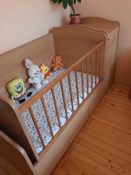 Продавам детско легло с матрак