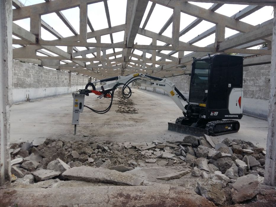 Услуги с багер,челен товарач и самосвал