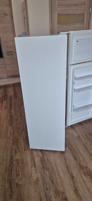 Хладилник с горен фризер MIDEA MDRT294FGE01