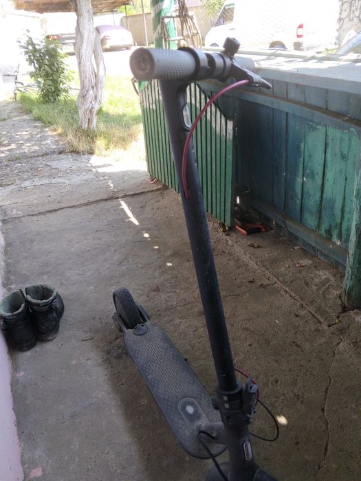 Vând trotineta electrica defecta