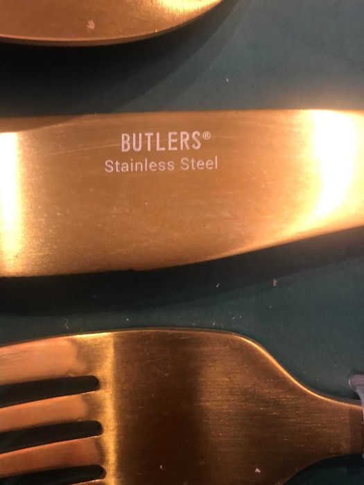 4 tacâmuri din stainless steel auriu
