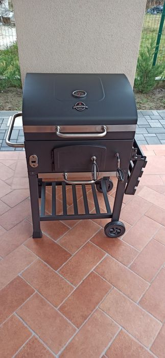 Vând grătar cărbuni  marca Jamestown