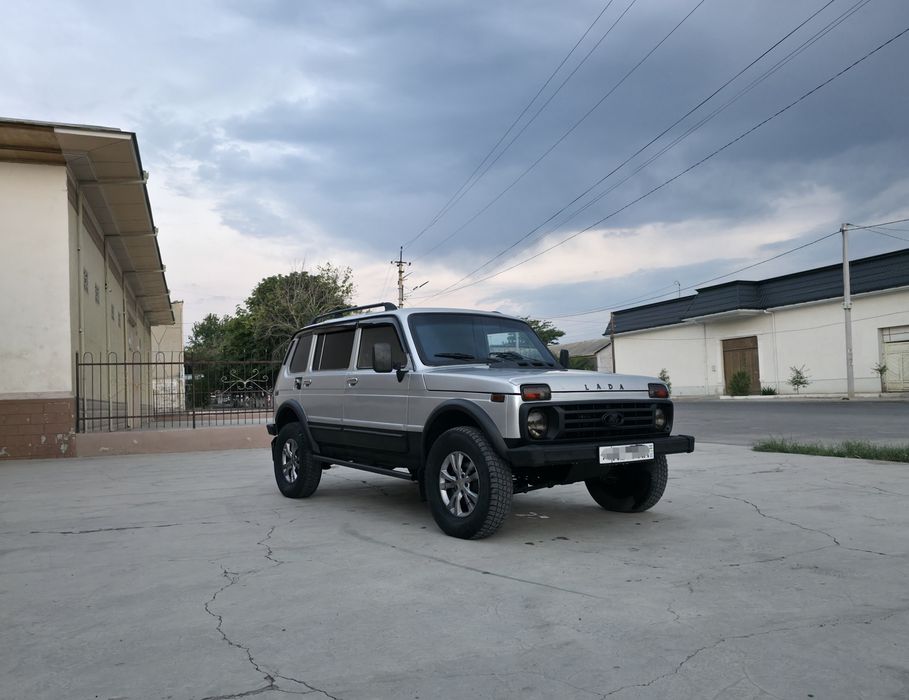 Niva 4x4 Sotiladi