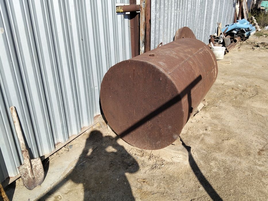 Стальная  ёмкость с крышкой