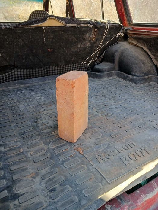 Shamot g'isht sotiladi