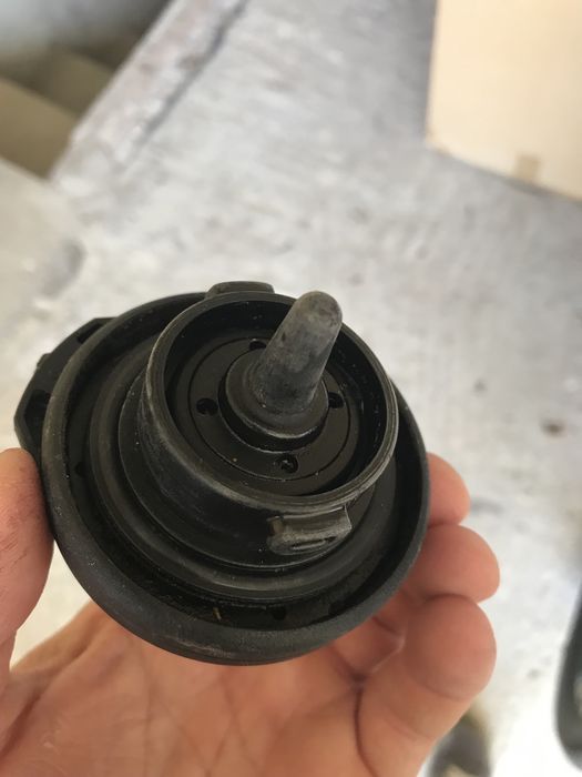Bușon rezervor wv passat . Original