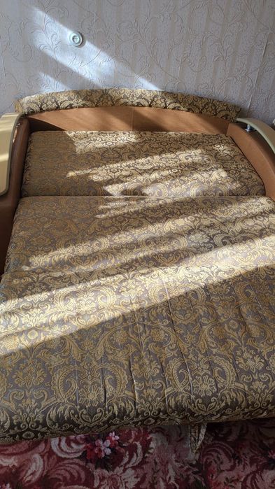 Срочно продам диван