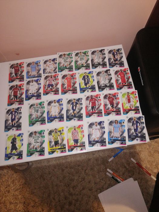 Vând cartonase match attax
