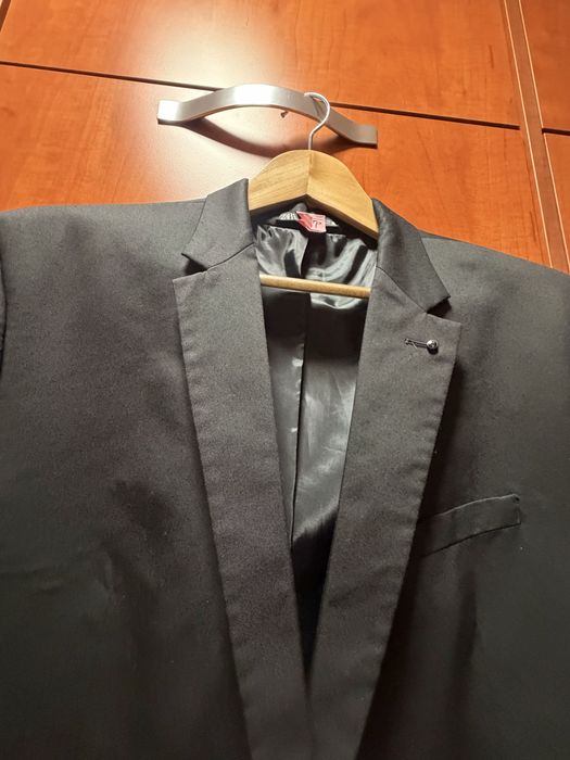 Costum negru marimea 56