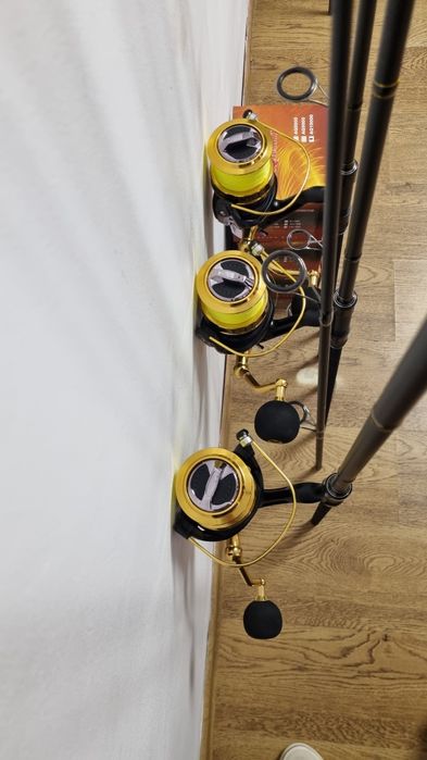 Set 3 Lansete Crap FL VIPER 3.90m 3.5 LBS + 3 Mulinete AQUASITE 10000