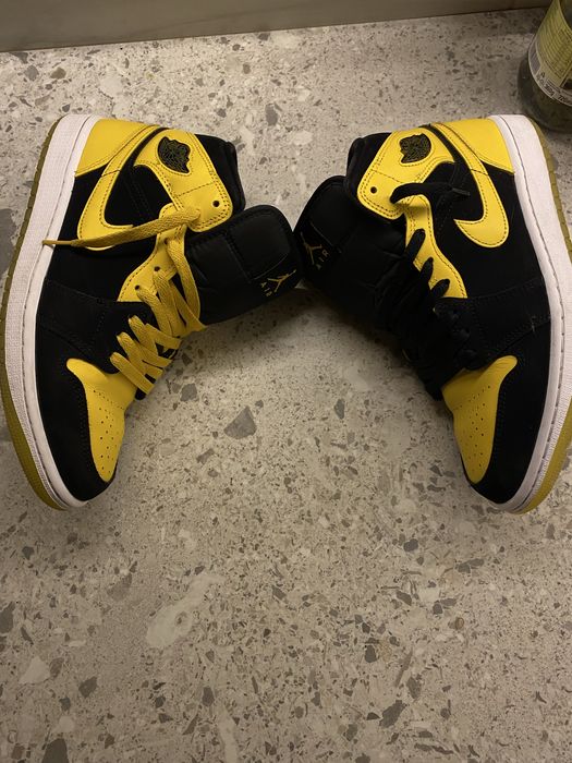 Jordan 1 mid black and yellow