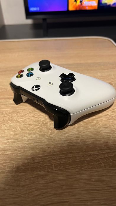 Vând consolă Xbox One S 1TB