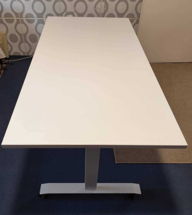 Продавам сгъваема Компютърна/Офис/Работна маса(бюро)