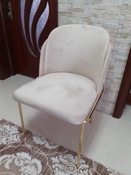 Маса със столове