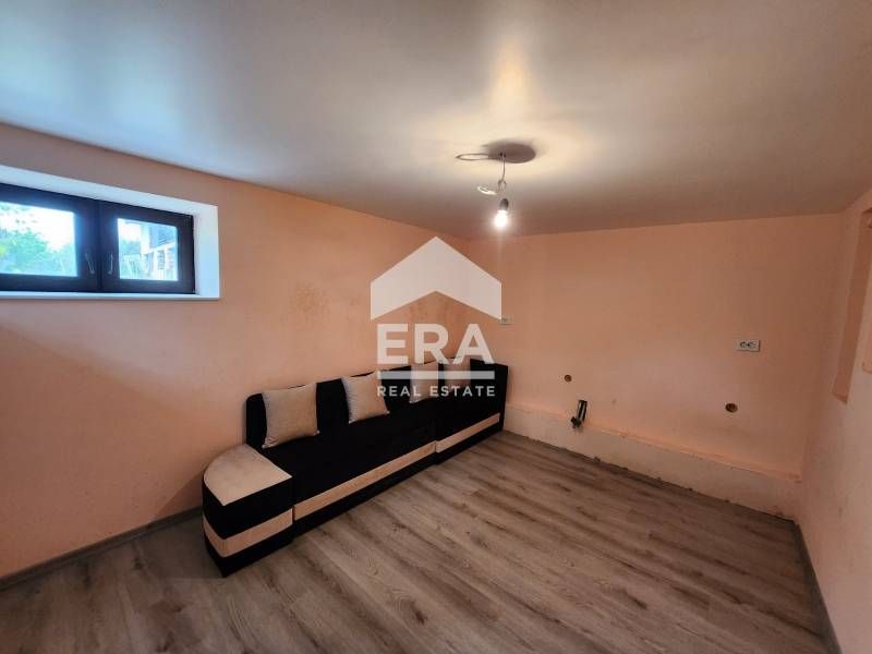 Еднофамилна къща, с. Бъзън