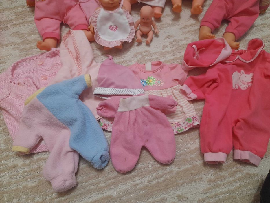 Колички за кукли, кукли и играчки