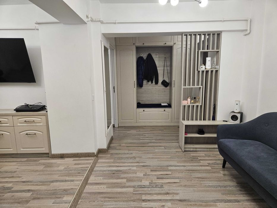 Apartament cu doua caamere transfomat in 3 Ultracentral  / Casa Cartii