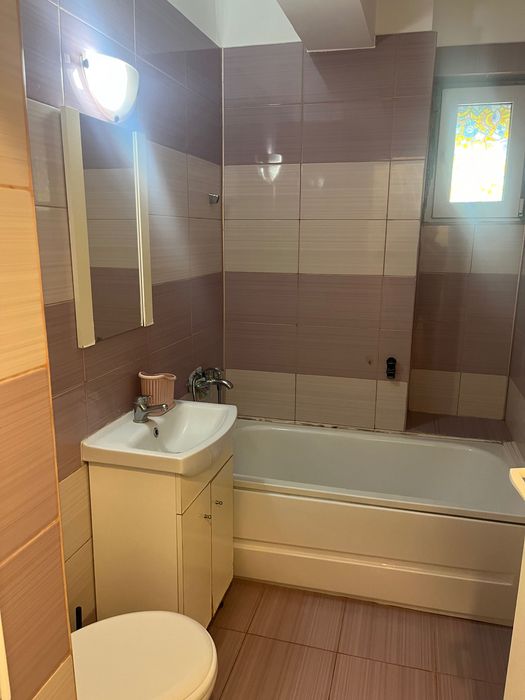 Inchiriez garsoniera Tomis Plus Constanta 42 mp cu balcon 350€/lună perioadă indelungată