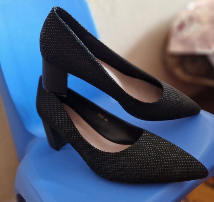 Официални черни дамски обувки